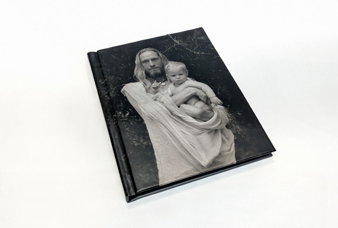 Märkmik: Angelika Kollin. Peter oma tütrega Märkmik: Angelika Kollin. Peter oma tütrega